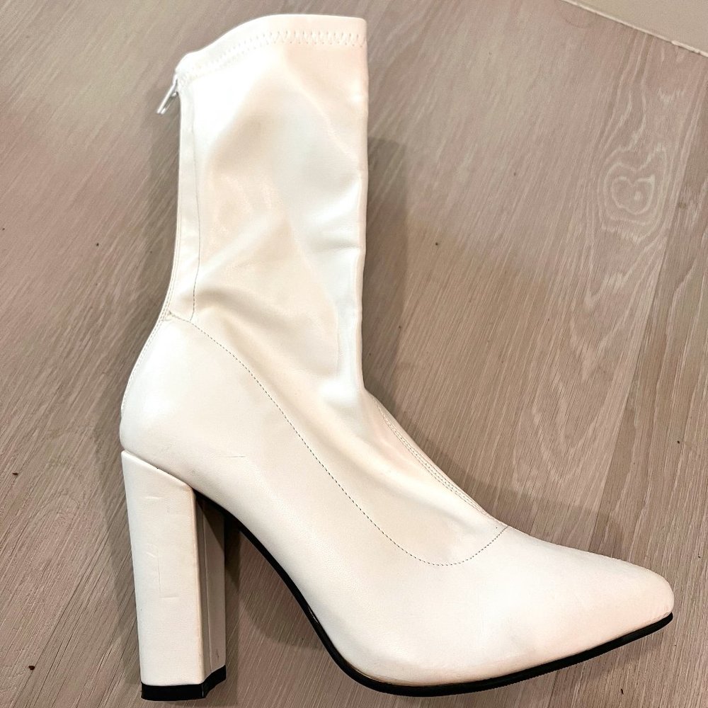 Free People y2k White Leather Platform Pointed Toe Boots Size 9